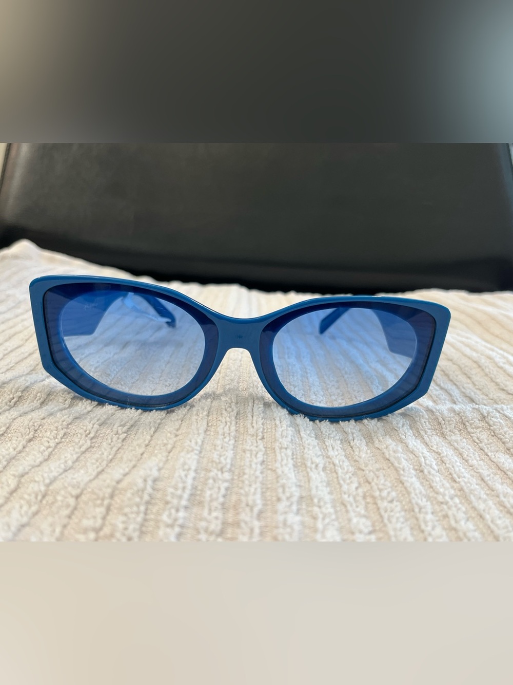 Free People Soft Rectangle / Oval Sunglasses w/ chunky blue frame. Retro style.